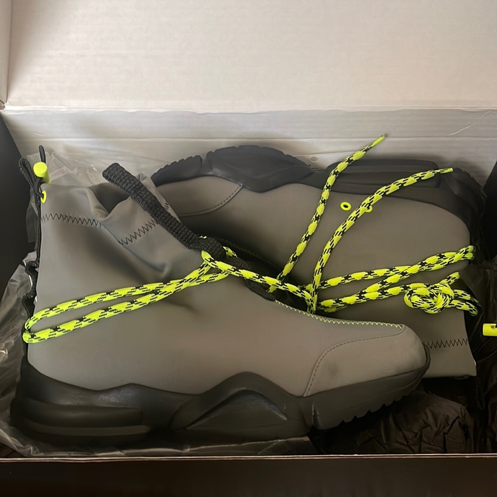 John Geiger 002 Size 7